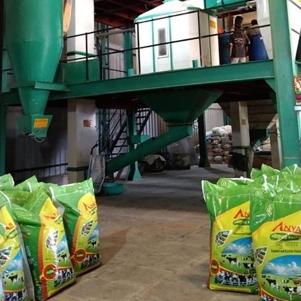 Cattle feed unit